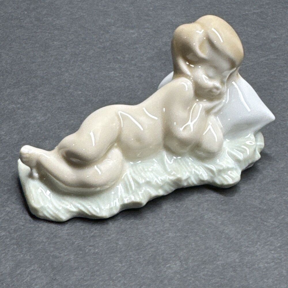 Lladro #4670 Vintage Baby Jesus Boy Figurine Sleeping On A Bed Of Hay Nativity
